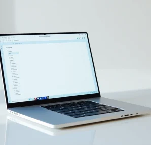 Αγοράστε ανακαινισμένο laptop με προηγμένο σχεδιασμό και καθαρή εμφάνιση.